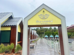Tanaporn resort bangsaphan